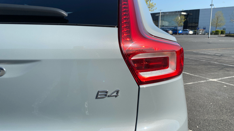 Volvo XC40 2.0 B4P Plus Dark 5dr Auto Petrol Estate